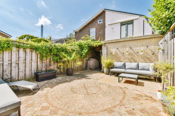 Courtyard Patio Service in Middletown